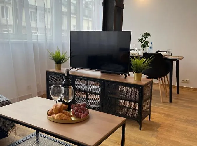 Wiejska 14 - 500M Od Sejmu Rzeczypospolitej - 450M Do Ambasady Usa - Smart Tv - Wifi - W Pelni Wyposazona Kuchnia